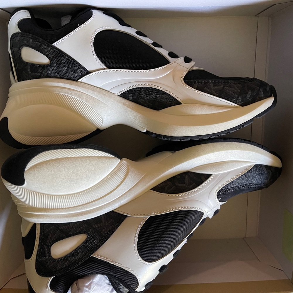 Michael Kors Zuma Empire Signature Logo and Mesh Trainer - Picture 5 of 9